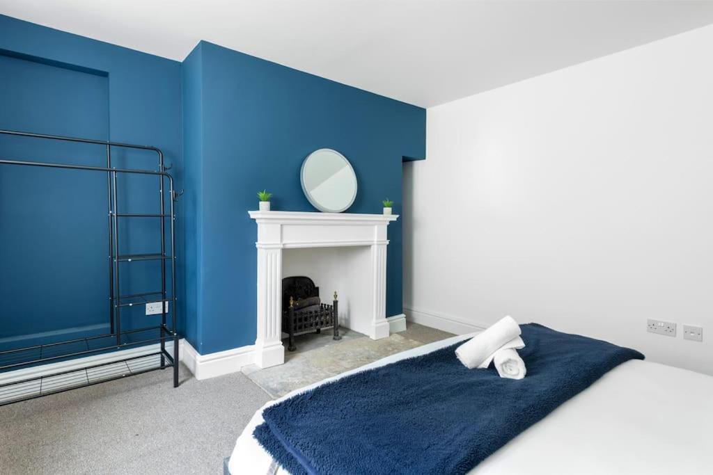 Luxurious 3 Bedroom In Park Estate Apartment *